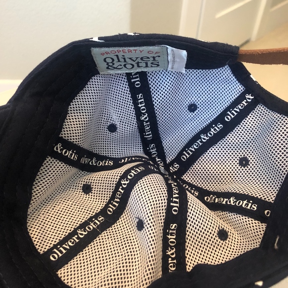 Women's cap - Picture 2 of 3